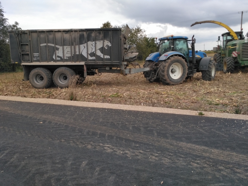 NH t7030 + Fliegl gigant asw 271 black panther