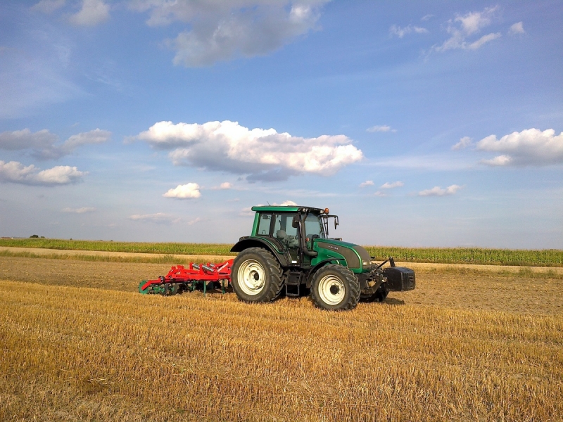 Valtra N111 + Agro-masz AP26