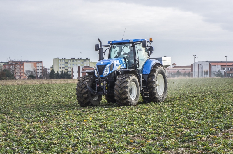 New Holland T7030 AC + Motyl Apollo