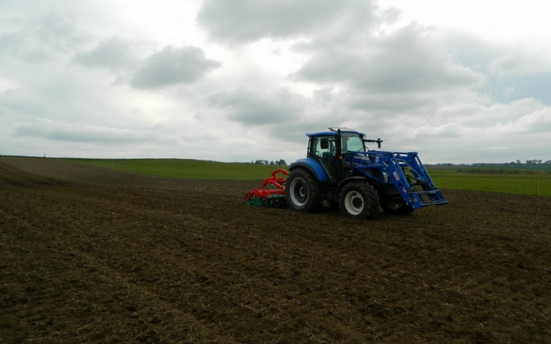 New Holland T5.105 DC / Agro-Masz AT270