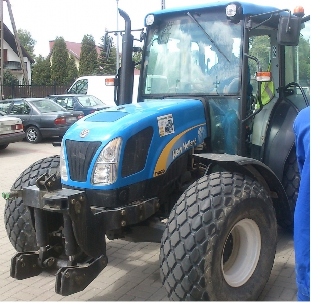 New Holland T4020