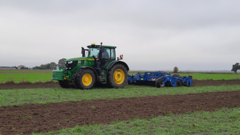 John Deere 6R250 i Rolmako U-652