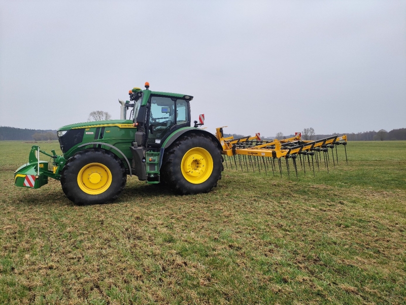 JD 6R 230 & Claydon