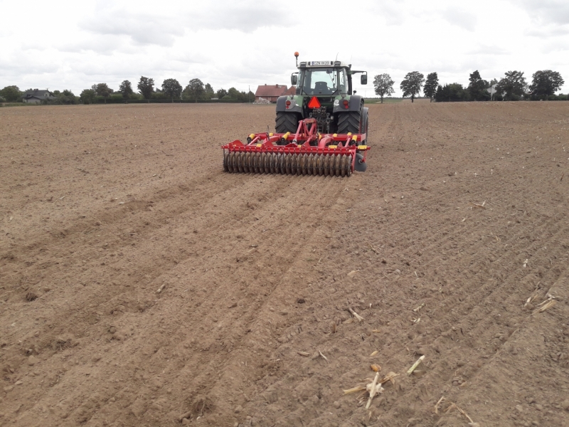 Vaderstad Cultus 300 i Fendt 716 Vario