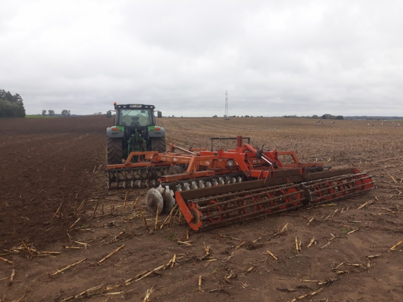 JD 6140R & kuhn hxl