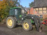 John Deere 3140