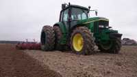 John Deere 6810