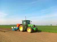 John Deere 6610 + Monosem