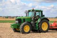 John Deere 6830