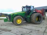 John Deere 8230