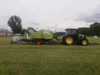 John Deere 5080R + Claas Rollant 375 RC UNIWRAP