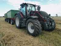 Valtra T174 z przyczepami