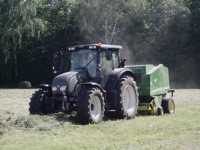 Valtra N111e + John Deere 578