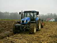 New Holland T6050 Delta + Krone Mustang