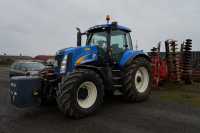 New Holland T8020+Quivogne Apax R52