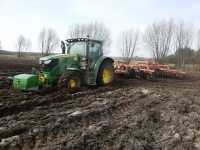 JD 6140R & KUHN HXL 44