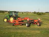 John Deere 5080R i Kuhn GA 7501+