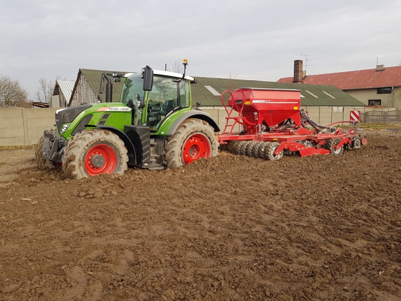 Fendt 718 i Horsch Pronto 4DC