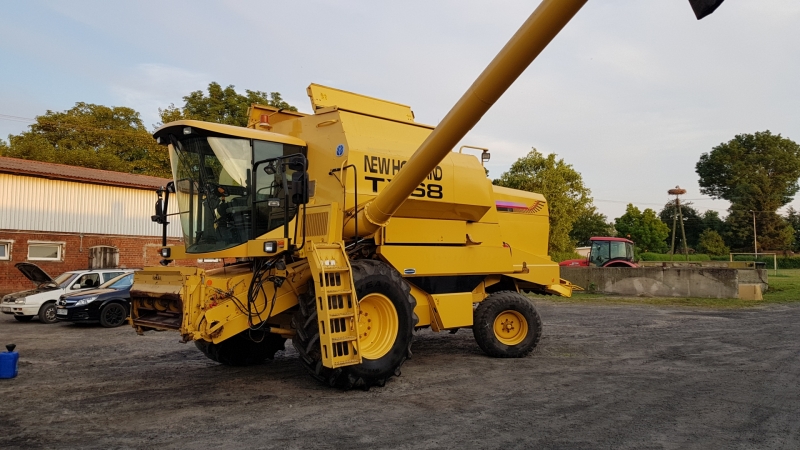 New Holland TX68