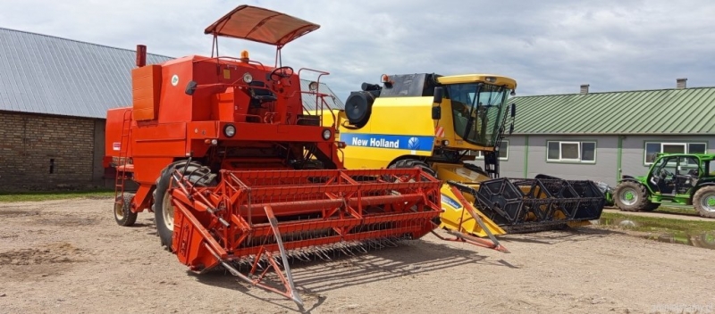 Bizon Z056 i New Holland TC 5070 RS