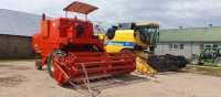 Bizon Z056 i New Holland TC 5070 RS