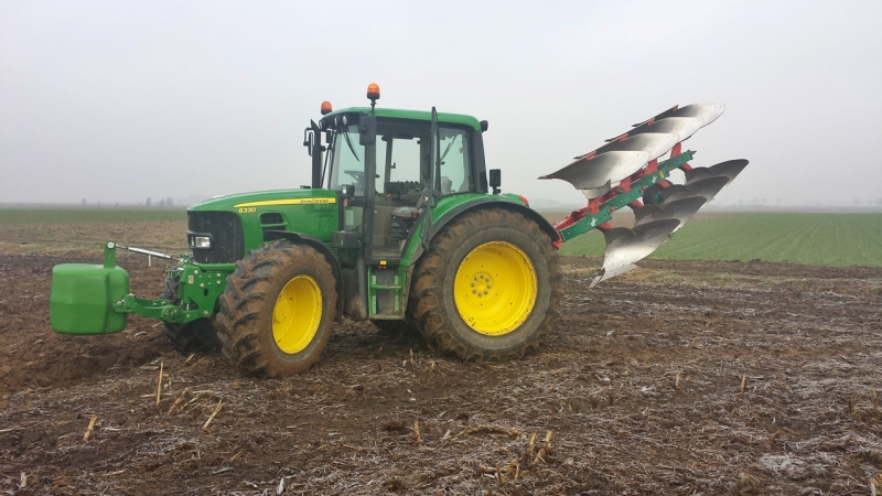 John Deere 6330