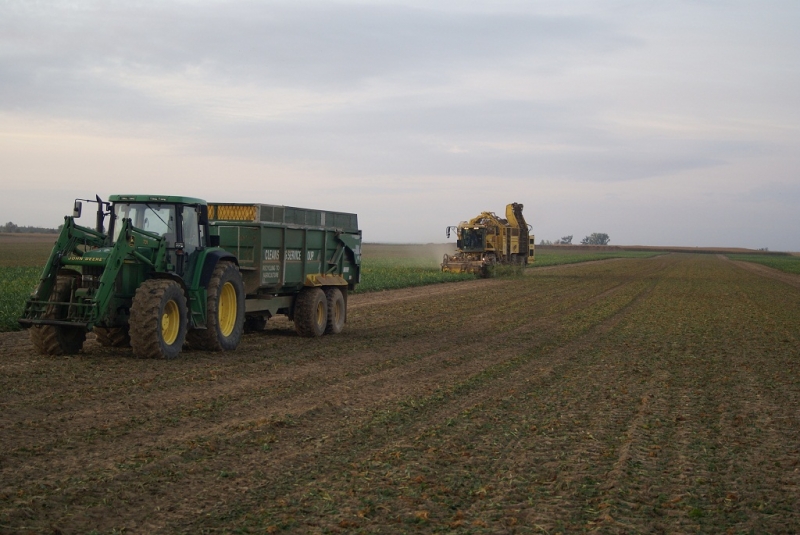 John Deere 6910