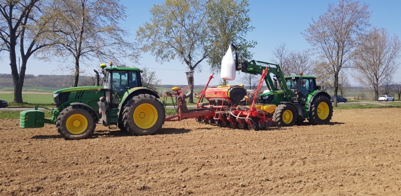 John Deere 6175M i Vaderstad Tempo F8