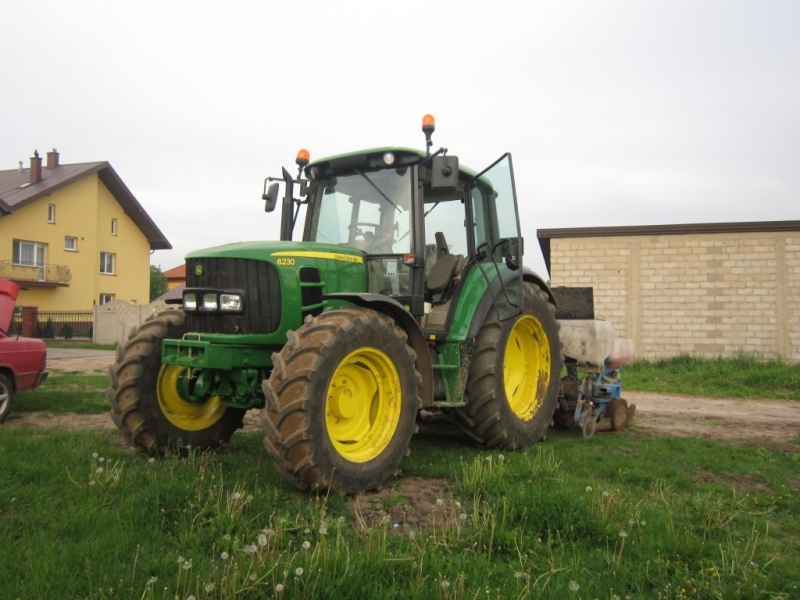 John Deere 6230