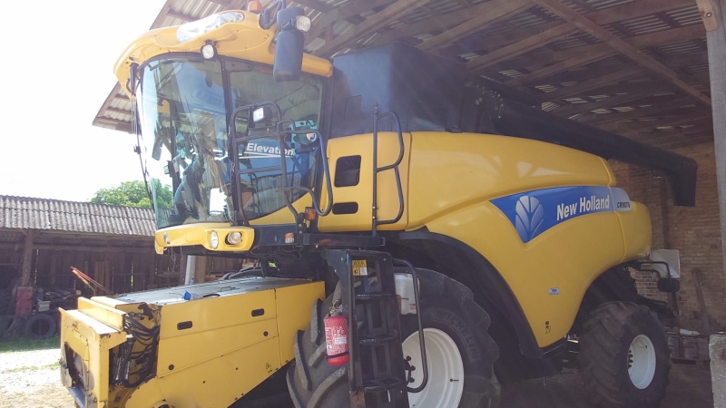New Holland CR9070