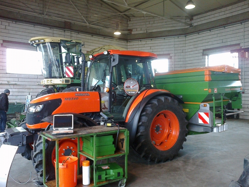 Kubota M9540