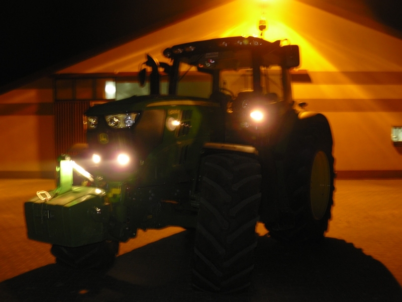 John Deere 6210R