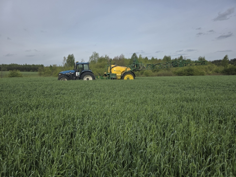 New Hollamd 8360 i JD M740i