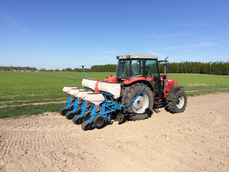 Massey Ferguson 5435 & Monosem