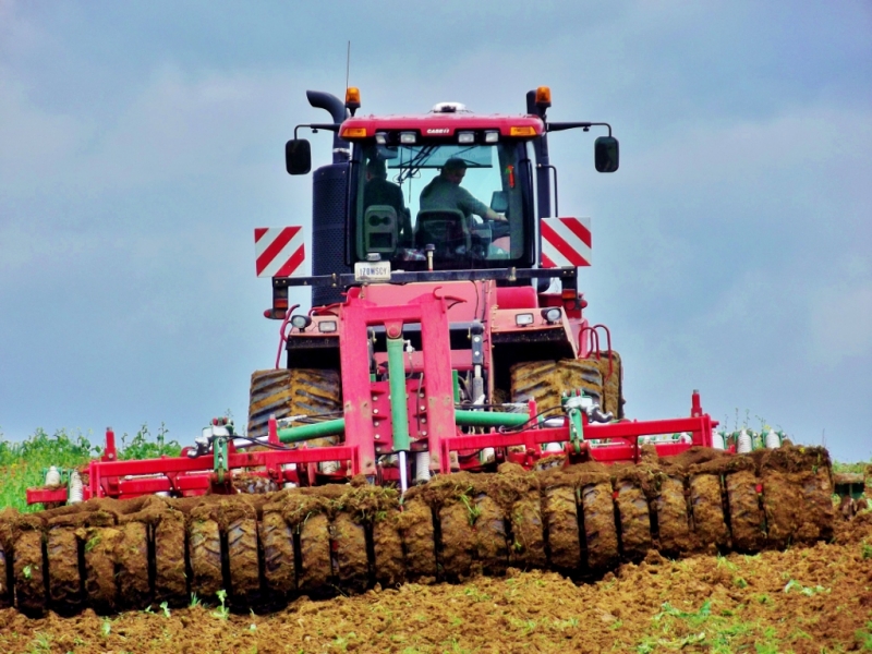 Case IH Quadtrac 600 & Unia Group Cross L DRIVE 6H