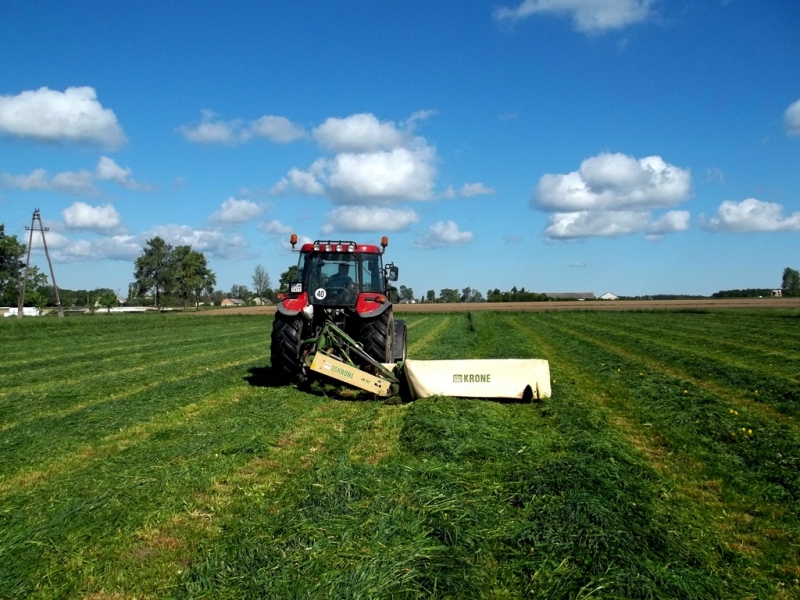 Case JX90 + Krone AM242