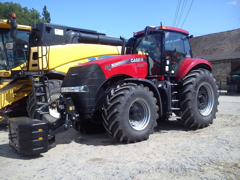 Case Magnum 370 CVX