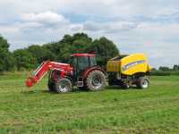 Zetor Proxima Plus 90 & New Holland Roll-Belt 150C