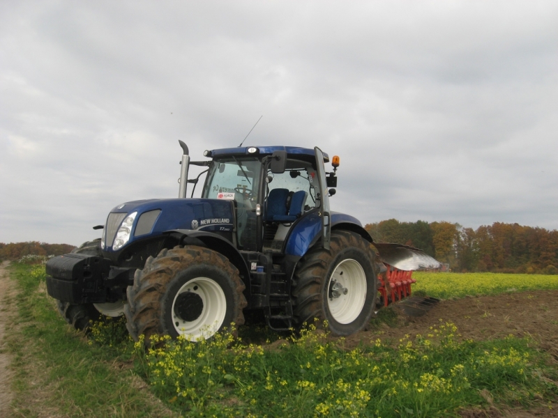 New Holland T7
