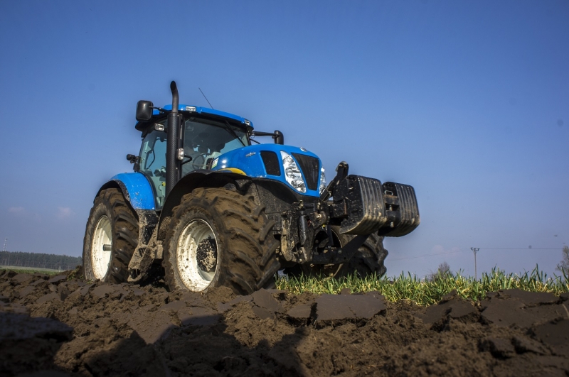 New Holland T7030 AutoCommand + Unia Ibis XXLS 5 Vario