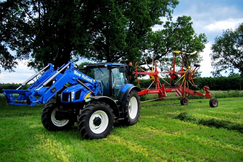 New Holland T6030 Delta + Pottinger eurotop 7,5