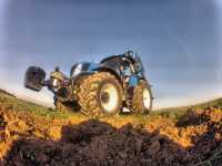 New Holland T7030 AC + Unia Ibis XXLS 5 vario