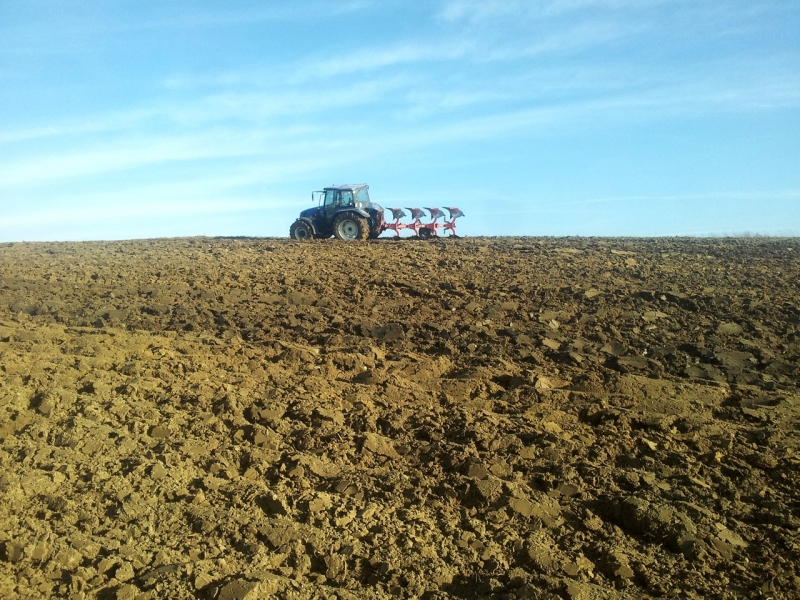 NH T5060 + Akpil