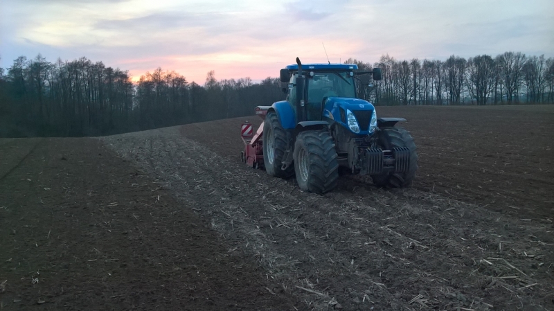 New Holland T7030 AC + Horsch express 3td