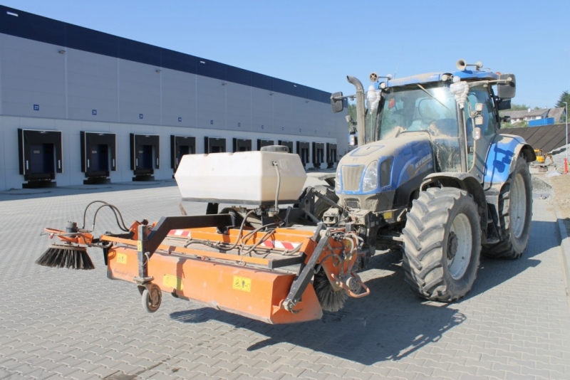 New Holland T6.155 + zamiatarka Pronar Agata 2000