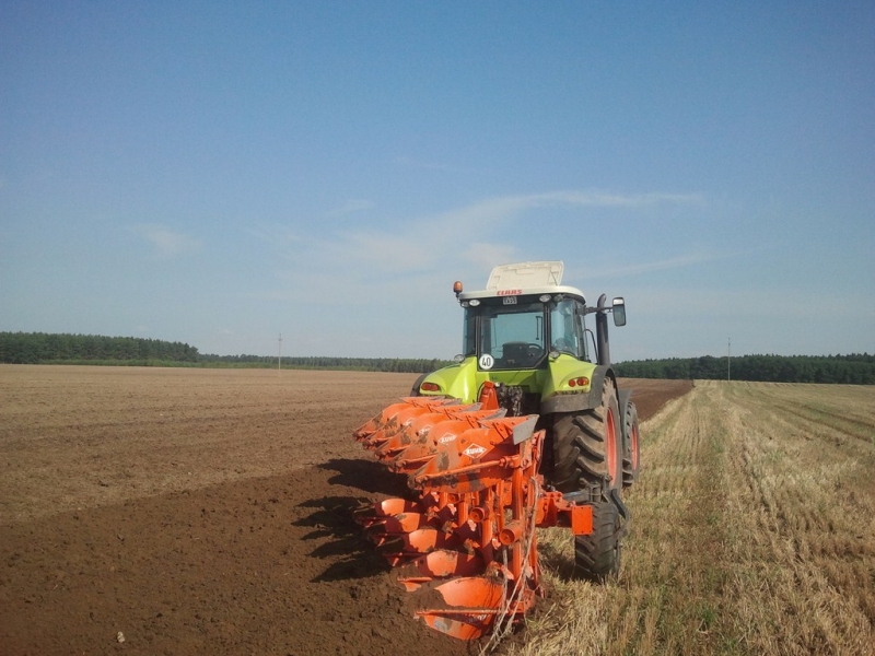 Claas Arion 630 + Kuhn Multimaster 122