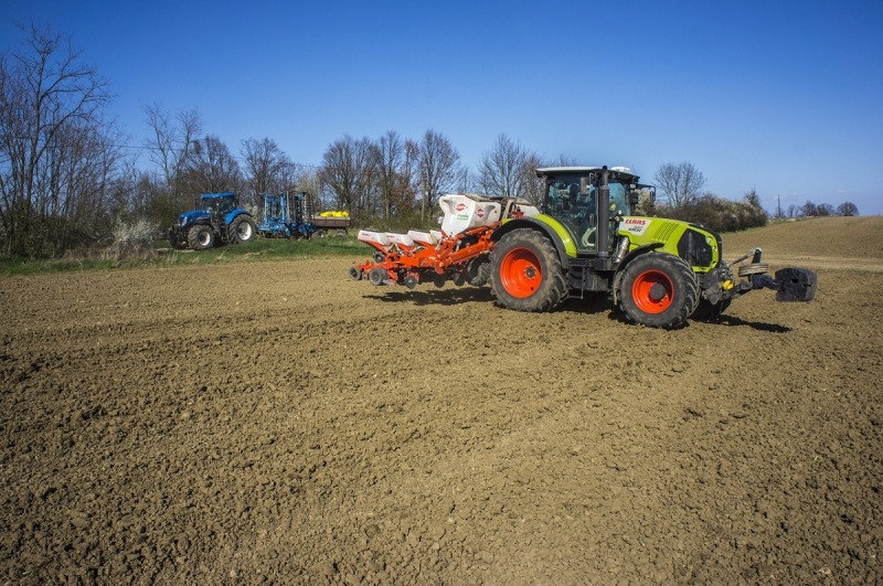 Claas Arion 640