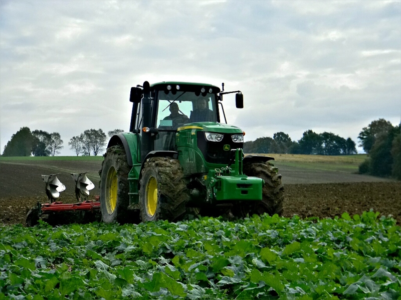 John Deere 6150M + Kvereneland