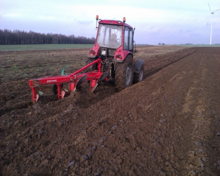 Pronar 82SA + Agro-masz 4 skibowy