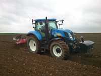 New Holland T6080 PC i MF 725